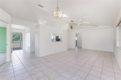 House in Punta Gorda, Florida 3 bedrooms, 141.68 sq.m. № 1685476 - photo 13