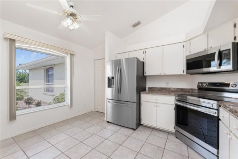 House in Punta Gorda, Florida 3 bedrooms, 141.68 sq.m. № 1685476 - photo 6