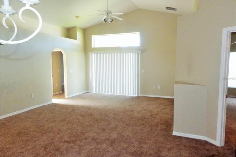 House in Haines City, Florida 3 bedrooms, 152.73 sq.m. № 2207901 - photo 9