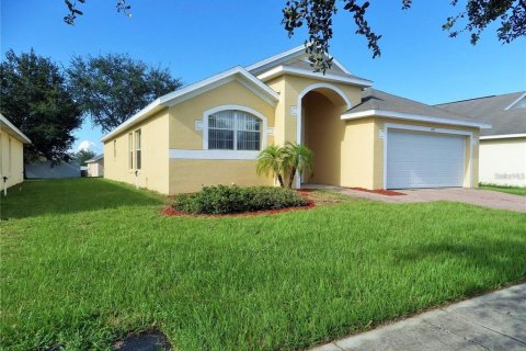 House in Haines City, Florida 3 bedrooms, 152.73 sq.m. № 2207901 - photo 3