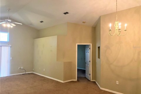 House in Haines City, Florida 3 bedrooms, 152.73 sq.m. № 2207901 - photo 7