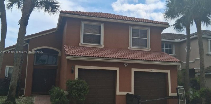 Дом в Холливуд, Флорида 4 спальни, 199.74м2 № 1969023