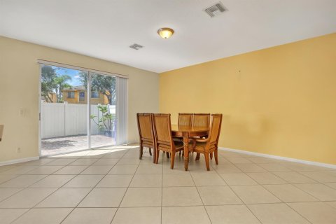 Casa en venta en West Palm Beach, Florida, 4 dormitorios, 183.85 m2 № 2370542 - foto 7