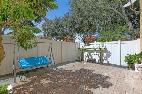 Casa en venta en West Palm Beach, Florida, 4 dormitorios, 183.85 m2 № 2370542 - foto 8