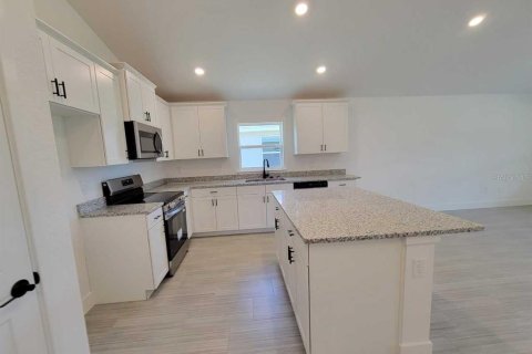 House in Ocala, Florida 3 bedrooms, 159.79 sq.m. № 2234411 - photo 8