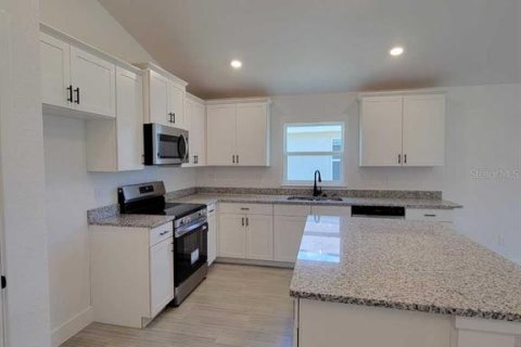 House in Ocala, Florida 3 bedrooms, 159.79 sq.m. № 2234411 - photo 11