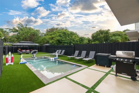 Снять в аренду таунхаус в Майами, Флорида 3 спальни, 161.65м2, № 1959450 - фото 5