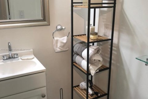 Condo in Aventura, Florida, 1 bedroom  № 1707122 - photo 8