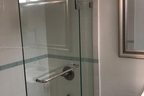 Condo in Aventura, Florida, 1 bedroom  № 1707122 - photo 9