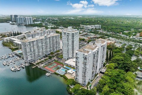 Condo in Aventura, Florida, 1 bedroom  № 1707122 - photo 2