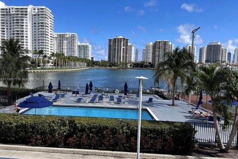 Condo in Aventura, Florida, 1 bedroom  № 1707122 - photo 24