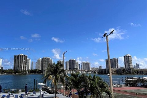 Condo in Aventura, Florida, 1 bedroom  № 1707122 - photo 25