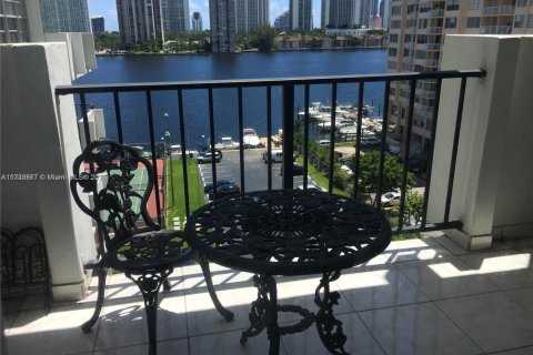Condo in Aventura, Florida, 1 bedroom  № 1707122 - photo 19