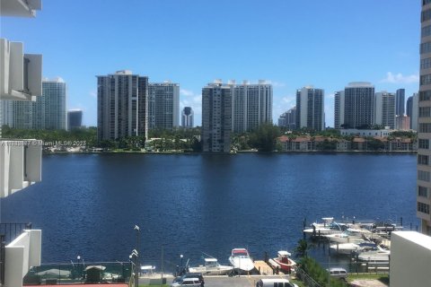 Condo in Aventura, Florida, 1 bedroom  № 1707122 - photo 18