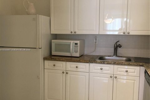 Condo in Aventura, Florida, 1 bedroom  № 1707122 - photo 16