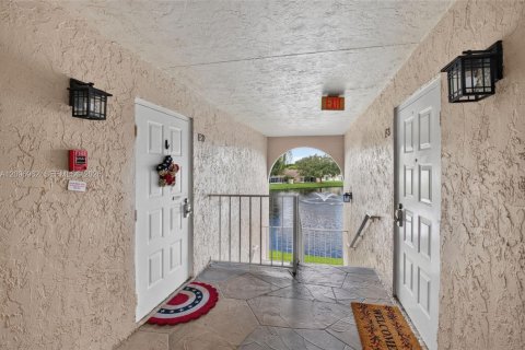 Condo in Delray Beach, Florida, 2 bedrooms  № 2392682 - photo 28