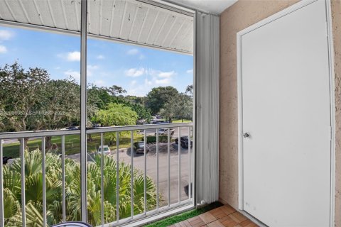Condo in Delray Beach, Florida, 2 bedrooms  № 2392682 - photo 26