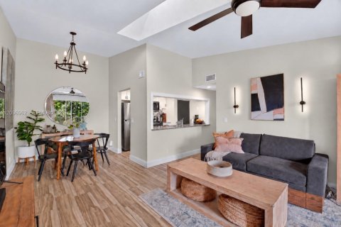 Condo in Delray Beach, Florida, 2 bedrooms  № 2392682 - photo 9