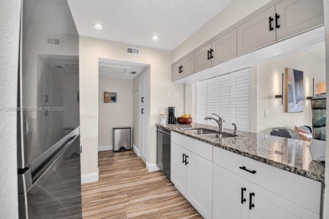 Condo in Delray Beach, Florida, 2 bedrooms  № 2392682 - photo 13