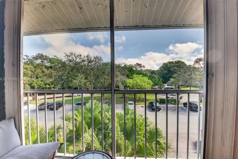 Condo in Delray Beach, Florida, 2 bedrooms  № 2392682 - photo 25