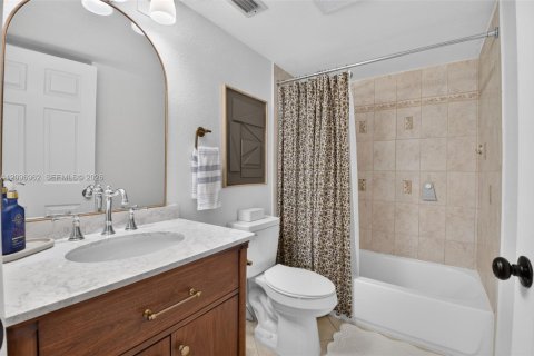 Condo in Delray Beach, Florida, 2 bedrooms  № 2392682 - photo 23