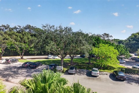 Condo in Delray Beach, Florida, 2 bedrooms  № 2392682 - photo 27