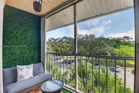 Condo in Delray Beach, Florida, 2 bedrooms  № 2392682 - photo 24
