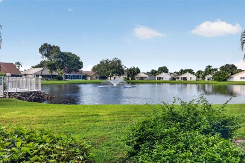 Condo in Delray Beach, Florida, 2 bedrooms  № 2392682 - photo 29