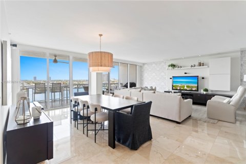Condo in Sunny Isles Beach, Florida, 3 bedrooms  № 1962053 - photo 11