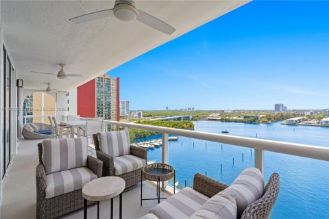 Condo in Sunny Isles Beach, Florida, 3 bedrooms  № 1962053 - photo 28