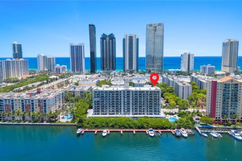 Condo in Sunny Isles Beach, Florida, 3 bedrooms  № 1962053 - photo 1