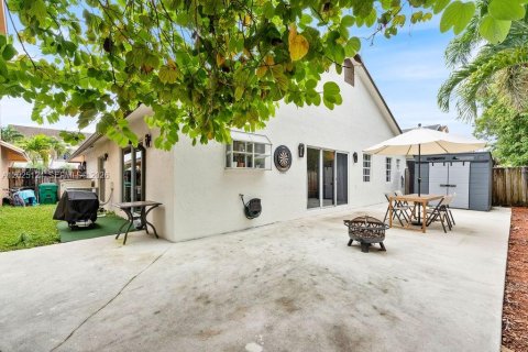 Villa ou maison à vendre à Hialeah, Floride: 3 chambres, 147.53 m2 № 2268165 - photo 26