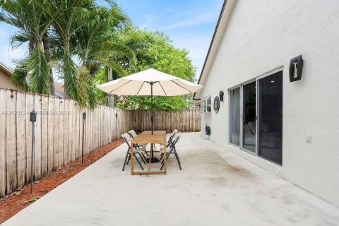 Villa ou maison à vendre à Hialeah, Floride: 3 chambres, 147.53 m2 № 2268165 - photo 27