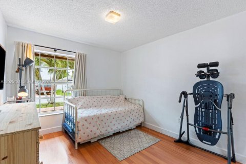 Villa ou maison à vendre à Hialeah, Floride: 3 chambres, 147.53 m2 № 2268165 - photo 23