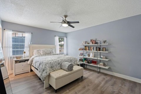 Villa ou maison à vendre à Hialeah, Floride: 3 chambres, 147.53 m2 № 2268165 - photo 19