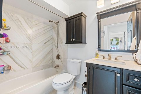 Villa ou maison à vendre à Hialeah, Floride: 3 chambres, 147.53 m2 № 2268165 - photo 25