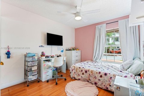 Villa ou maison à vendre à Hialeah, Floride: 3 chambres, 147.53 m2 № 2268165 - photo 24