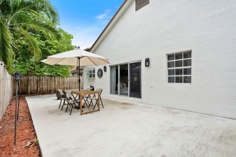 Villa ou maison à vendre à Hialeah, Floride: 3 chambres, 147.53 m2 № 2268165 - photo 28