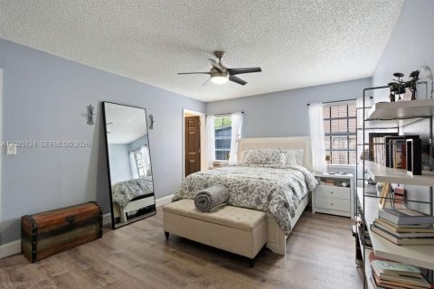 Villa ou maison à vendre à Hialeah, Floride: 3 chambres, 147.53 m2 № 2268165 - photo 18