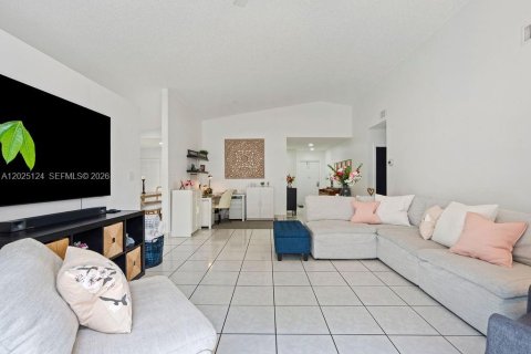 Villa ou maison à vendre à Hialeah, Floride: 3 chambres, 147.53 m2 № 2268165 - photo 10