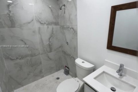 House in Miami, Florida 6 bedrooms, 217.39 sq.m. № 1893372 - photo 7