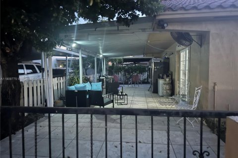 Casa en venta en Hialeah, Florida, 4 dormitorios, 178 m2 № 1965217 - foto 8