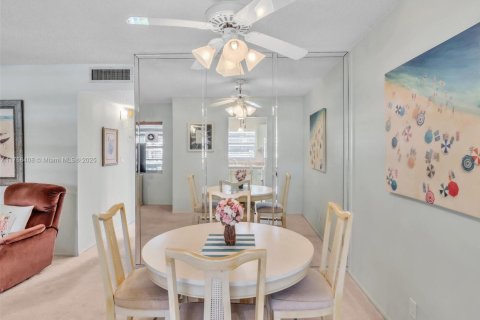 Condo in Hollywood, Florida, 2 bedrooms  № 1716183 - photo 16