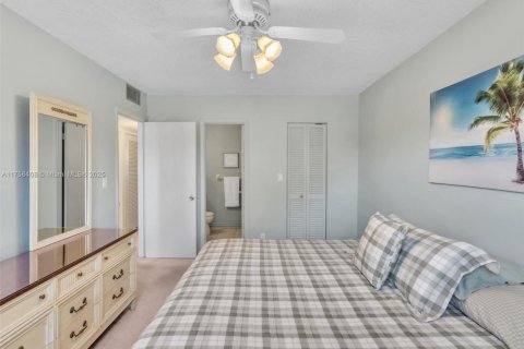Condo in Hollywood, Florida, 2 bedrooms  № 1716183 - photo 28