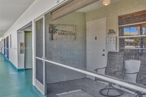 Condo in Hollywood, Florida, 2 bedrooms  № 1716183 - photo 4