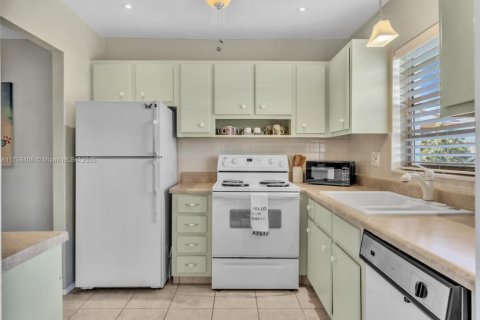Condo in Hollywood, Florida, 2 bedrooms  № 1716183 - photo 21