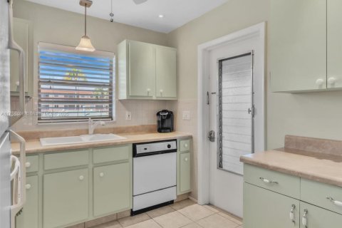 Condo in Hollywood, Florida, 2 bedrooms  № 1716183 - photo 20