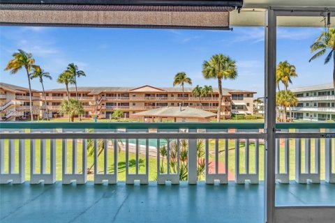 Condo in Hollywood, Florida, 2 bedrooms  № 1716183 - photo 13