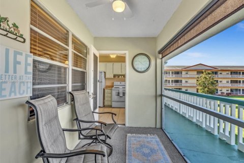 Condo in Hollywood, Florida, 2 bedrooms  № 1716183 - photo 8