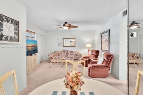 Condo in Hollywood, Florida, 2 bedrooms  № 1716183 - photo 19